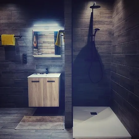 Zen Obscure Elegant Bois D'havre بيت ضيافة *